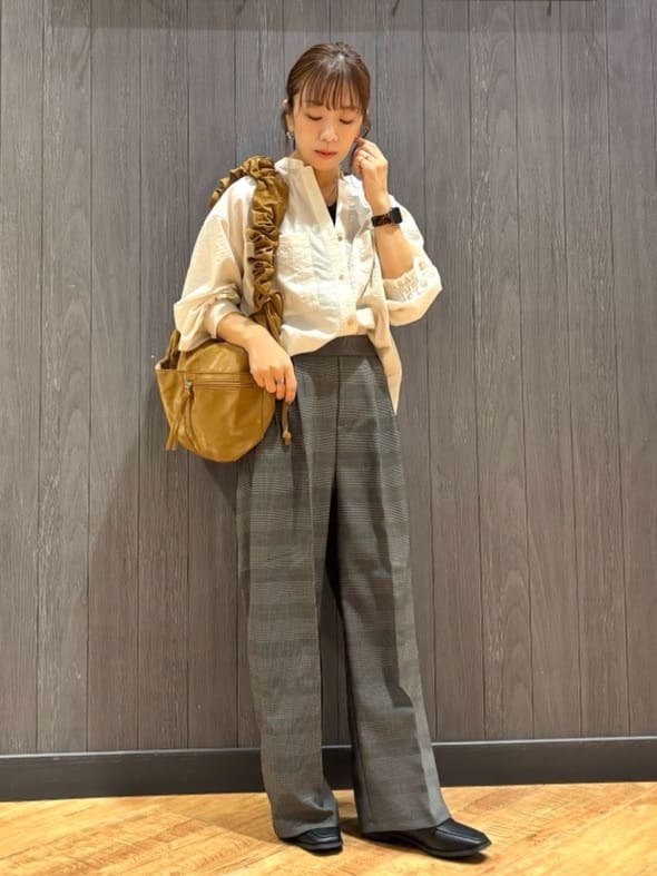 meiさんの「SHOO･LA･RUE｜【S-LL/セットアップ可/洗濯後しわになりにくい】きちんと見え タックワイドパンツ」を使ったコーディネート