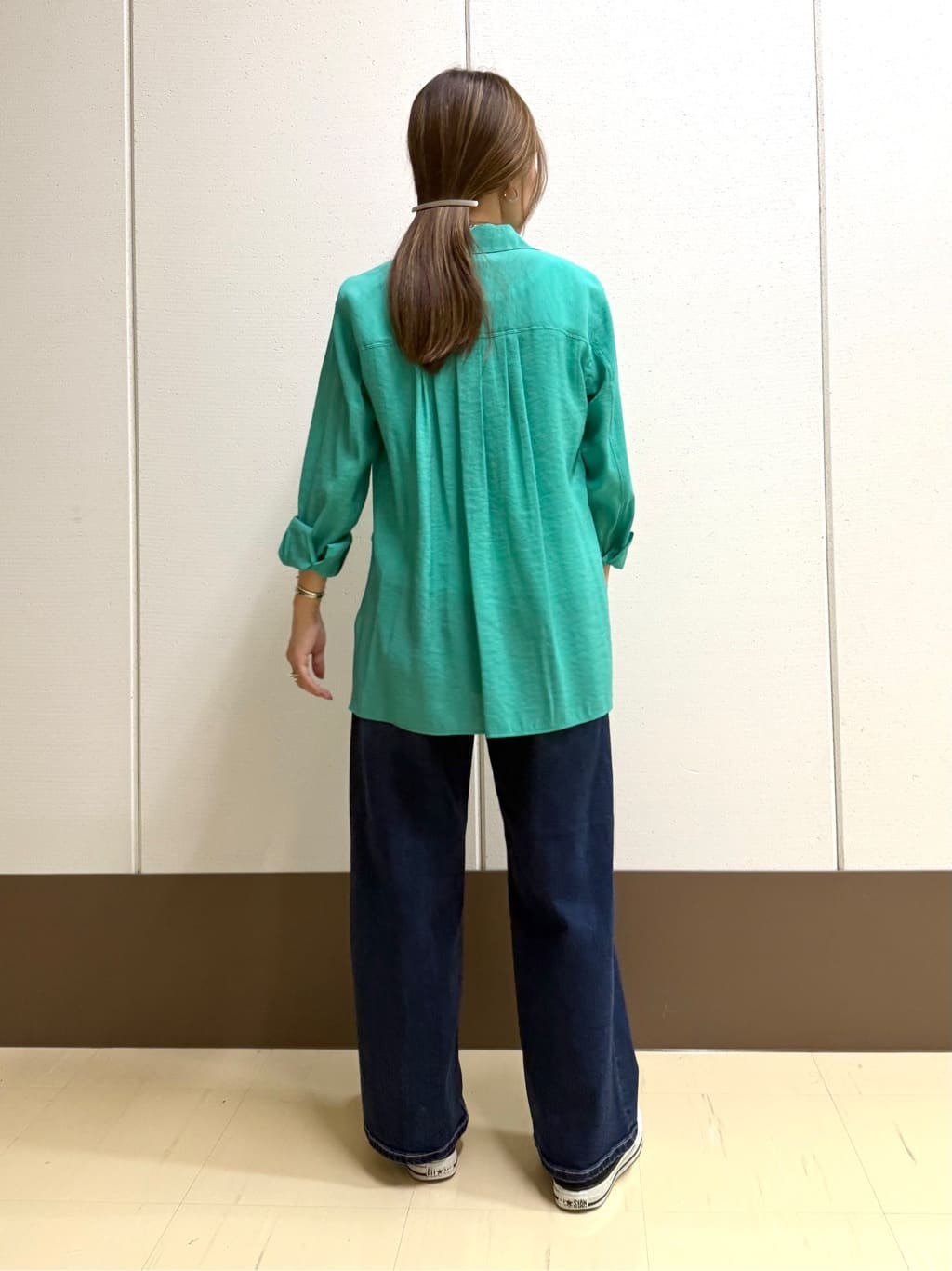 mamiさんの「INDIVI｜【体型カバー／清涼感】シアーオーバーシャツ」を使ったコーディネート