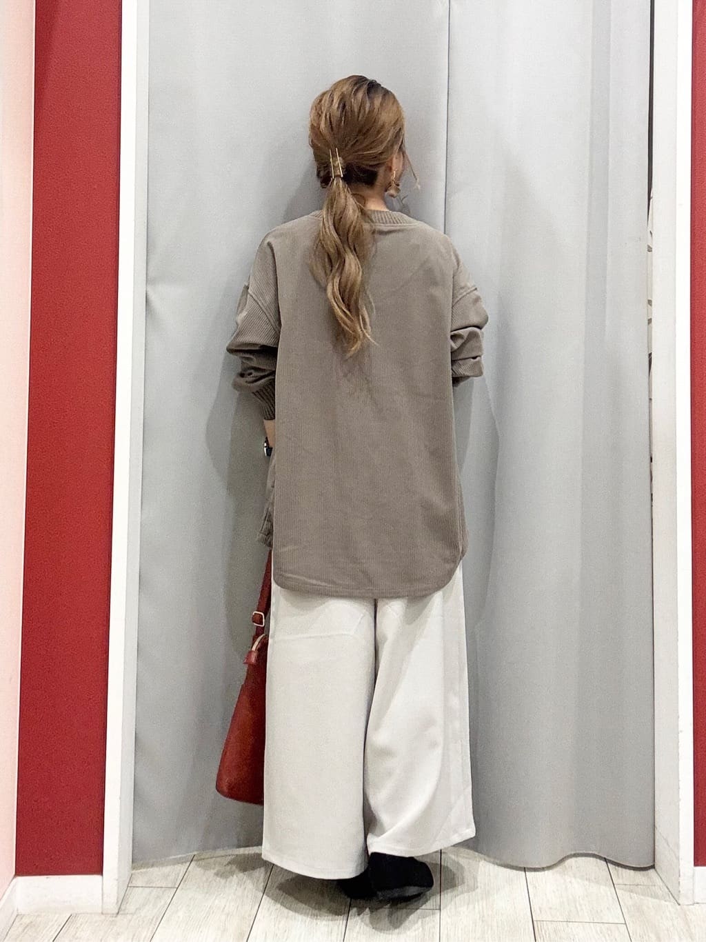 shioさんの「SHOO･LA･RUE｜ウエストまわりをすっきり魅せる デザインガウチョパンツ」を使ったコーディネート