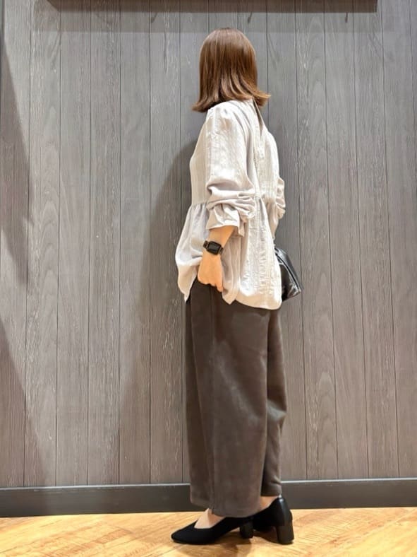 meiさんの「SHOO･LA･RUE｜【S-LL】大人フェミニン ペプラム風フリルブラウス」を使ったコーディネート