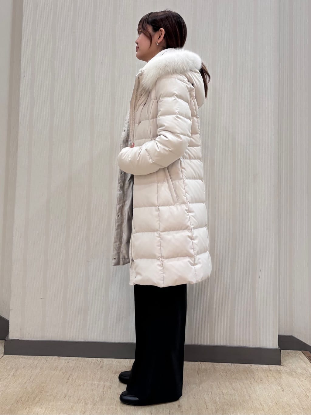 ちひさんの「INDIVI｜【洗える／セットアップ可能】凹凸ストレッチ素材ストレートパンツ」を使ったコーディネート