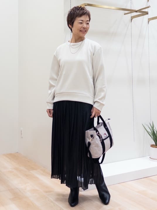シュウコさんの「grove｜ニットベスト&times;シャツセット」を使ったコーディネート