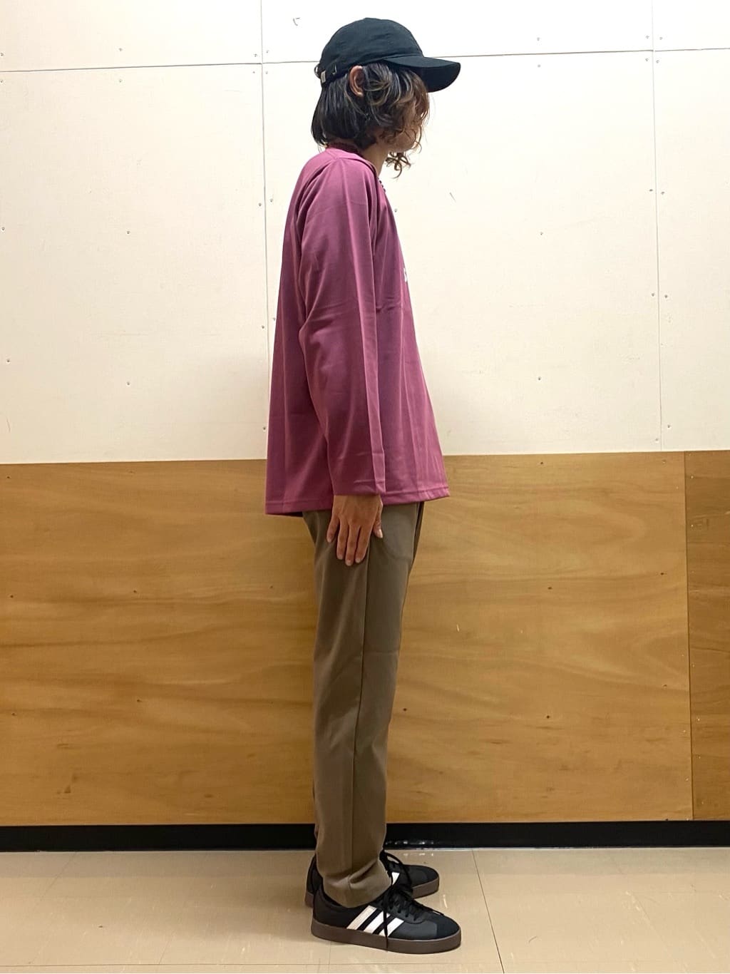 keyさんの「THE SHOP TK｜フォトグラフプリント長袖Tシャツ【洗濯機OK】」を使ったコーディネート