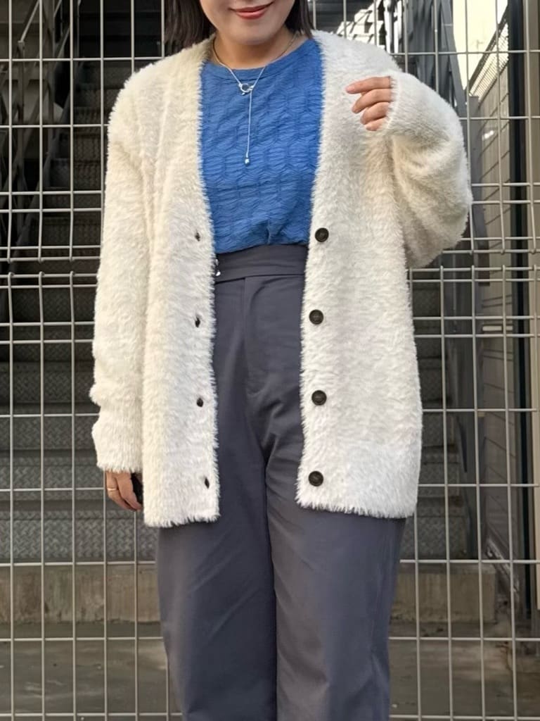 chさんの「THE SHOP TK｜【ふわふわあったか】フェザーカーディガン」を使ったコーディネート