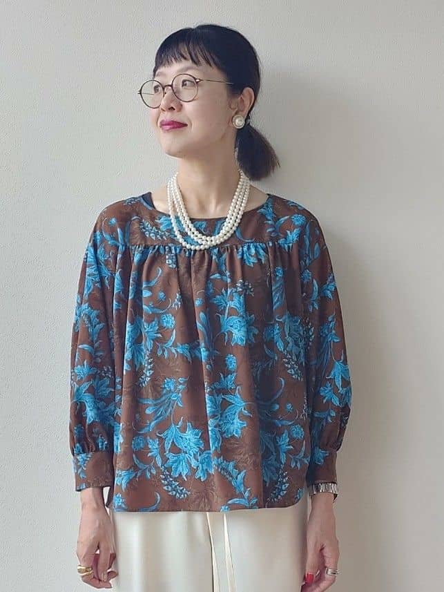 MUTSUKOさんの「UNTITLED｜【洗える/セットアップ可能】オーナメントフラワー ブラウス」を使ったコーディネート
