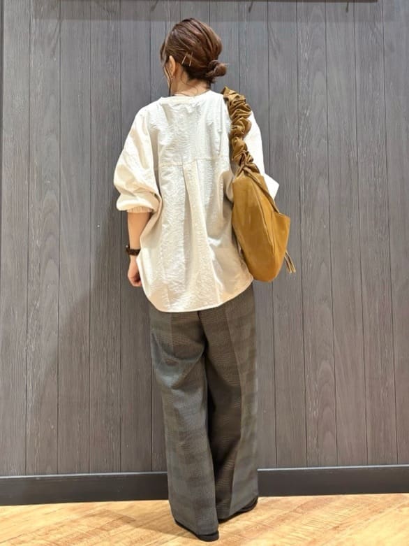 meiさんの「SHOO･LA･RUE｜【S-LL/セットアップ可/洗濯後しわになりにくい】きちんと見え タックワイドパンツ」を使ったコーディネート