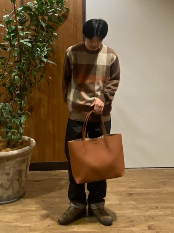 石井友也さんの「TAKEO KIKUCHI｜【Made in JAPAN】ビッグチェック＆スライドパズル柄 ニット」を使ったコーディネート