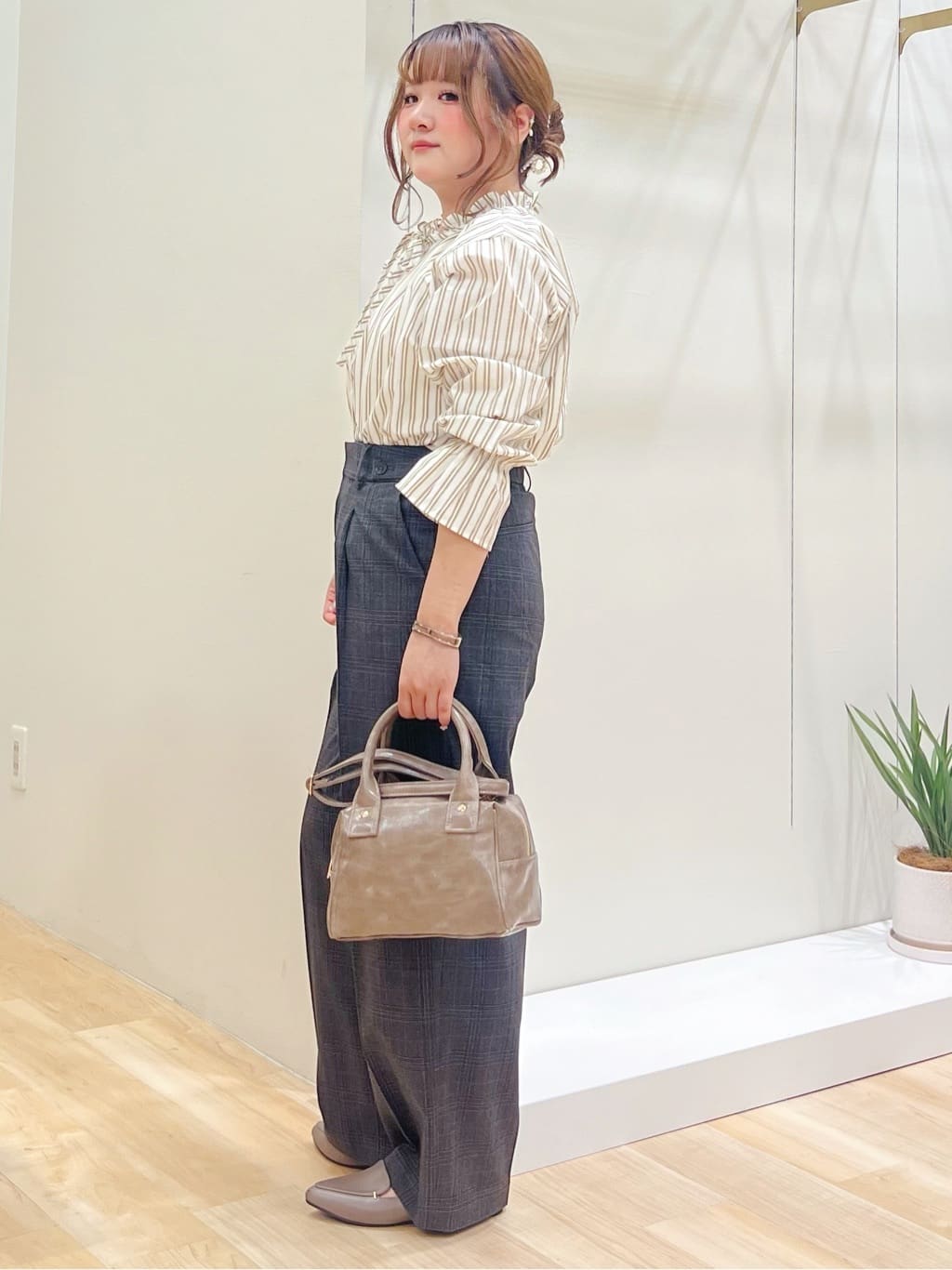 みことさんの「grove｜フリルカラーリボンブラウス」を使ったコーディネート