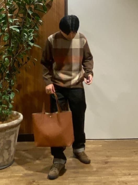 石井友也さんの「TAKEO KIKUCHI｜【Made in JAPAN】ビッグチェック＆スライドパズル柄 ニット」を使ったコーディネート