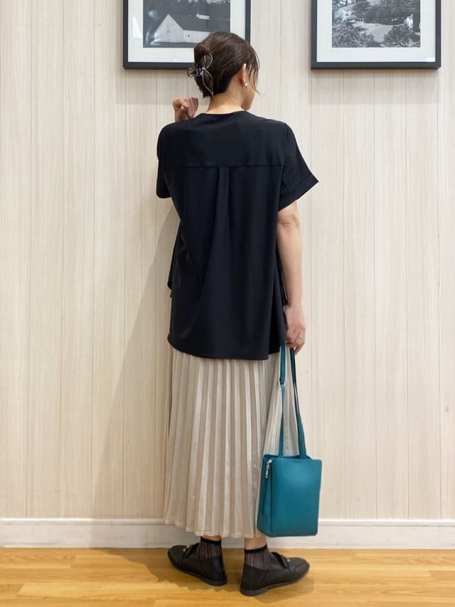 natsuさんの「SHOO･LA･RUE｜【S-LL】さらりとしたタッチが上品見え ワンボタンデザイン トップス」を使ったコーディネート