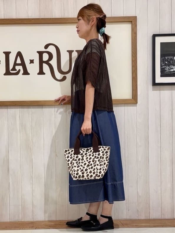 みきぽんさんの「SHOO･LA･RUE｜【洗える/S-LL】季節の変わり目に 透かし柄が涼やか ジップブルゾン」を使ったコーディネート