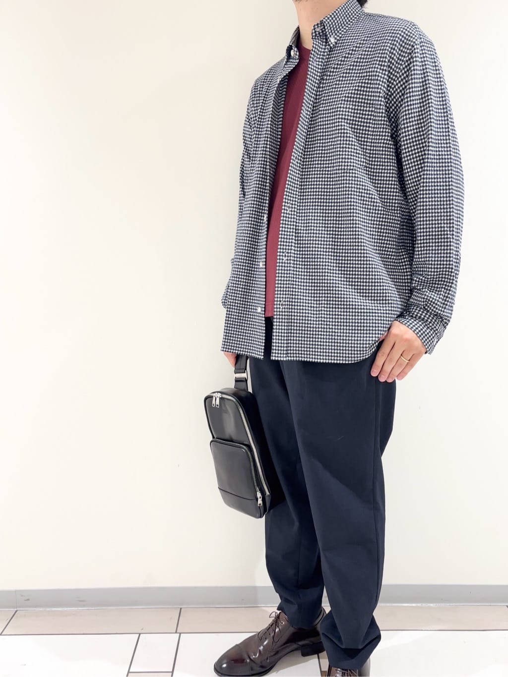 及川さんの「TAKEO KIKUCHI｜【抗菌防臭/シーズンレス】シアサッカーギンガムチェック ストレッチシャツ」を使ったコーディネート