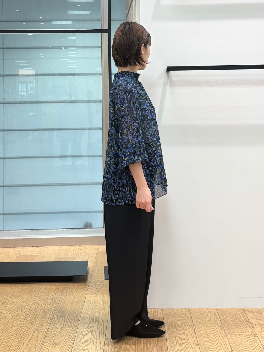 asamiさんの「INDIVI｜【UVケア／SETUP可能】エアリージョーゼット ワイドパンツ」を使ったコーディネート