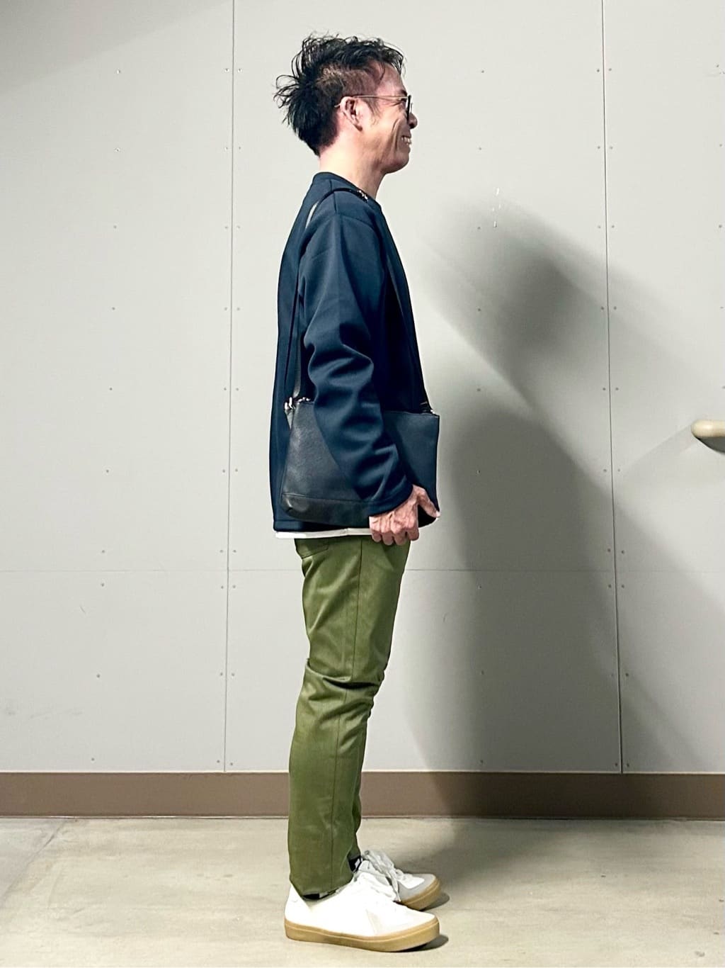 KENJI Iさんの「THE SHOP TK｜サフィアーノミニサコッシュ」を使ったコーディネート