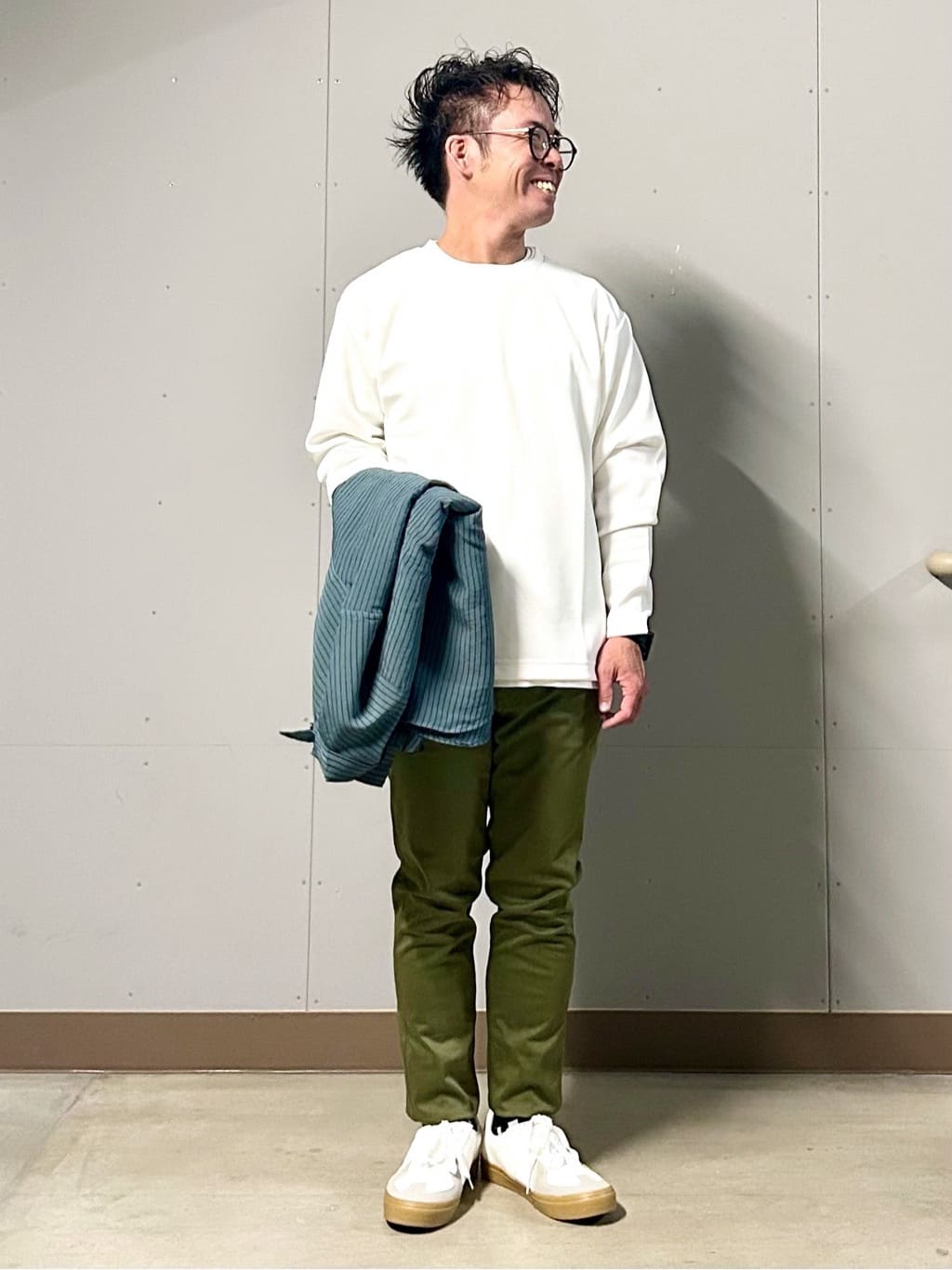 KENJI Iさんの「THE SHOP TK｜チェック＆ストライプ アソート長袖シャツ【洗濯機OK】」を使ったコーディネート