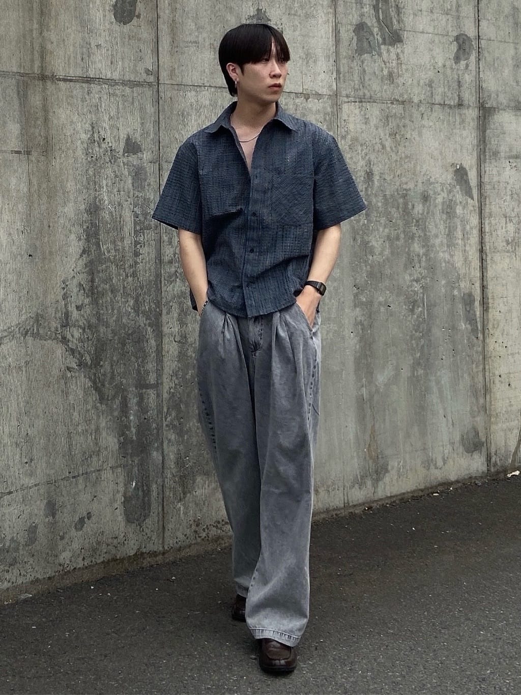 GENさんの「THE SHOP TK｜ツータックワイドデニムパンツ」を使ったコーディネート