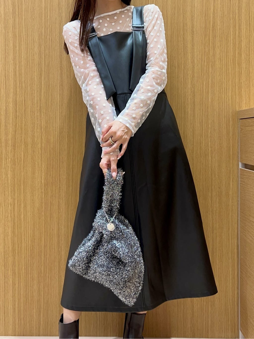 maiさんの「OPAQUE.CLIP｜チュールフラワー刺繍シアートップス【洗濯機OK】」を使ったコーディネート