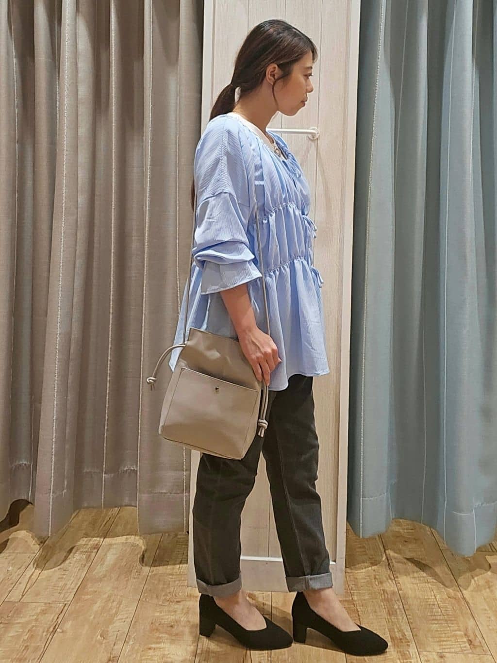 miyaさんの「SHOO･LA･RUE｜シャーリングデザインブラウス」を使ったコーディネート