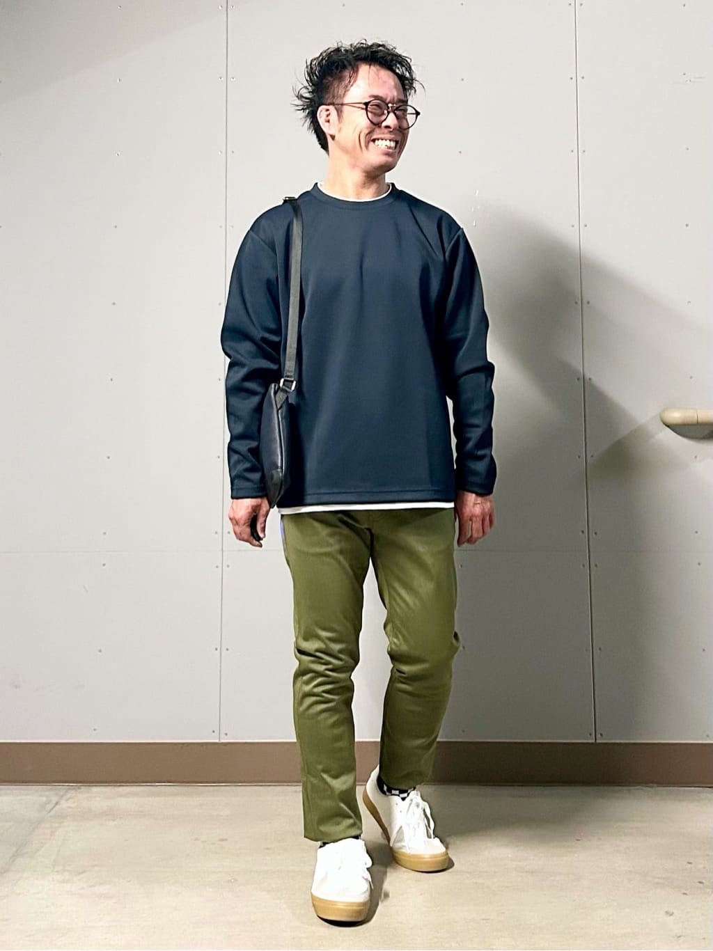KENJI Iさんの「THE SHOP TK｜サフィアーノミニサコッシュ」を使ったコーディネート