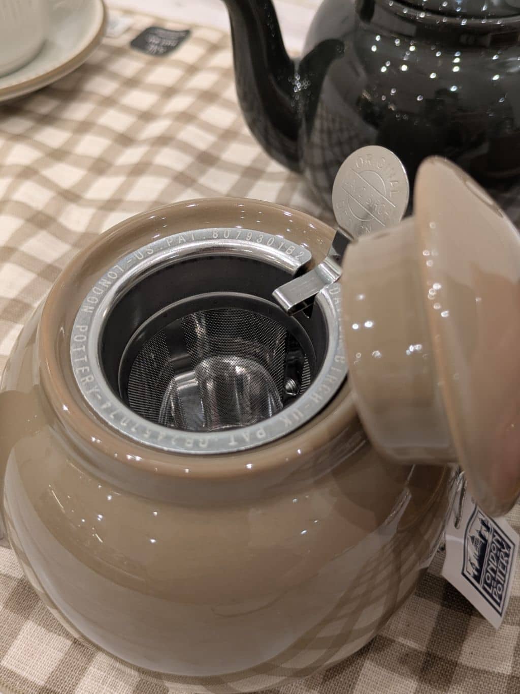 shino.さんの「212 KITCHEN STORE｜ファームハウス ティーポット トッフィー 2カップ ＜London Pottery ロンドンポタリー」を使ったコーディネート