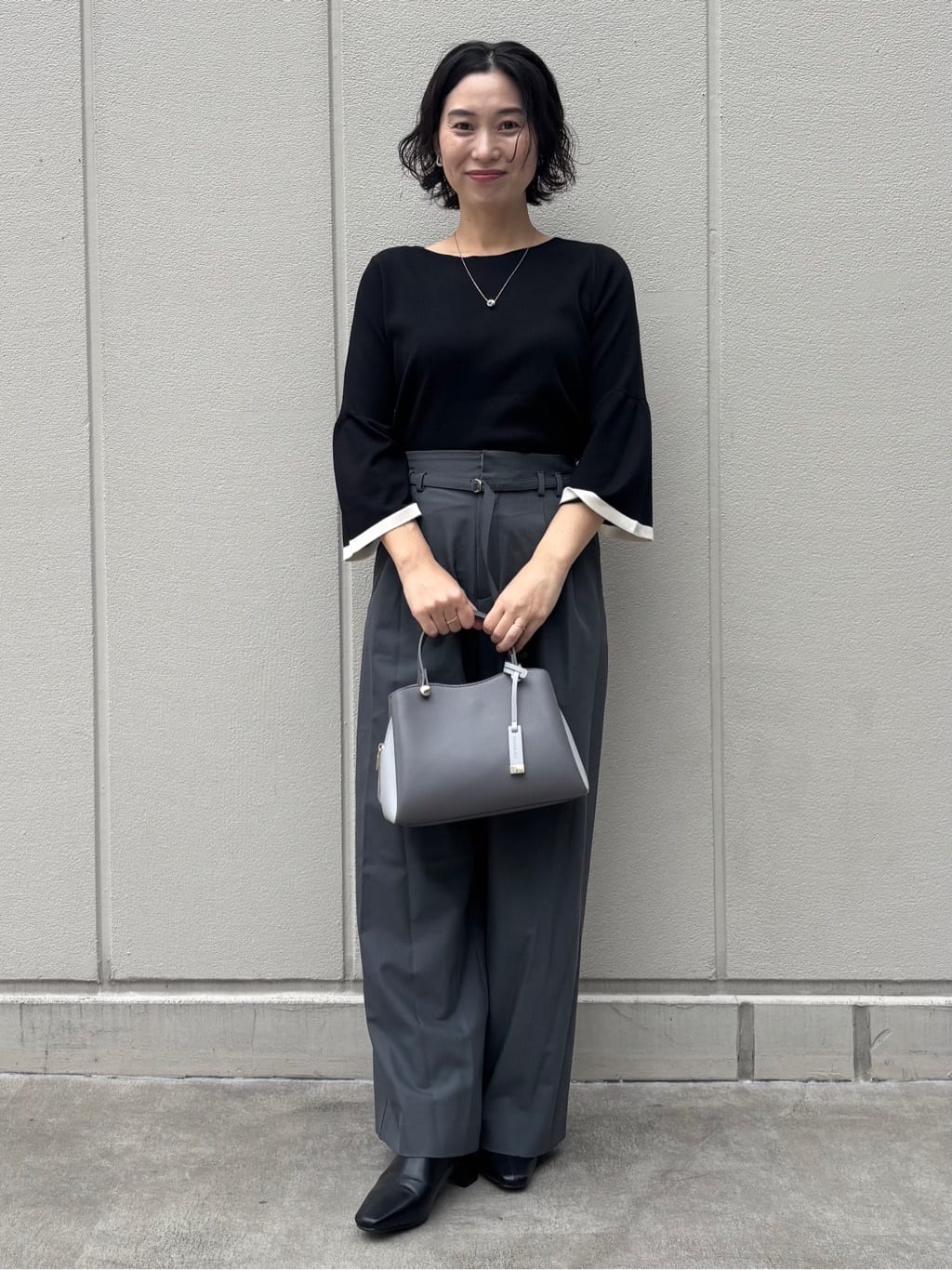 mhさんの「OPAQUE.CLIP｜ベルト付きタックワイドパンツ【洗濯機OK】」を使ったコーディネート