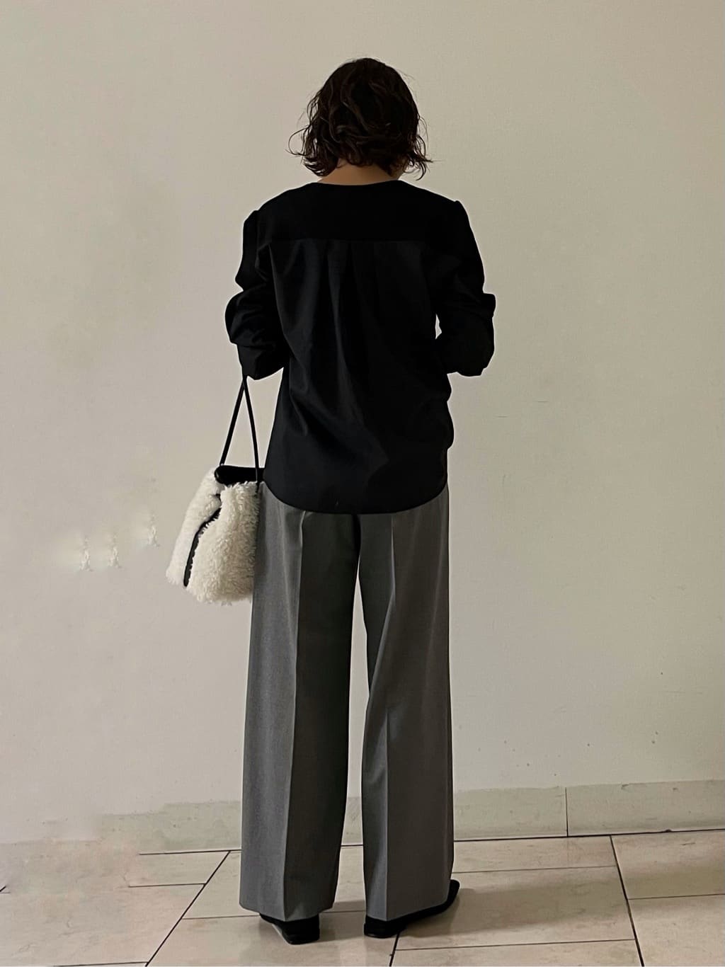 mihoさんの「INDIVI｜【洗える／選べる8色】トーンアップニット」を使ったコーディネート