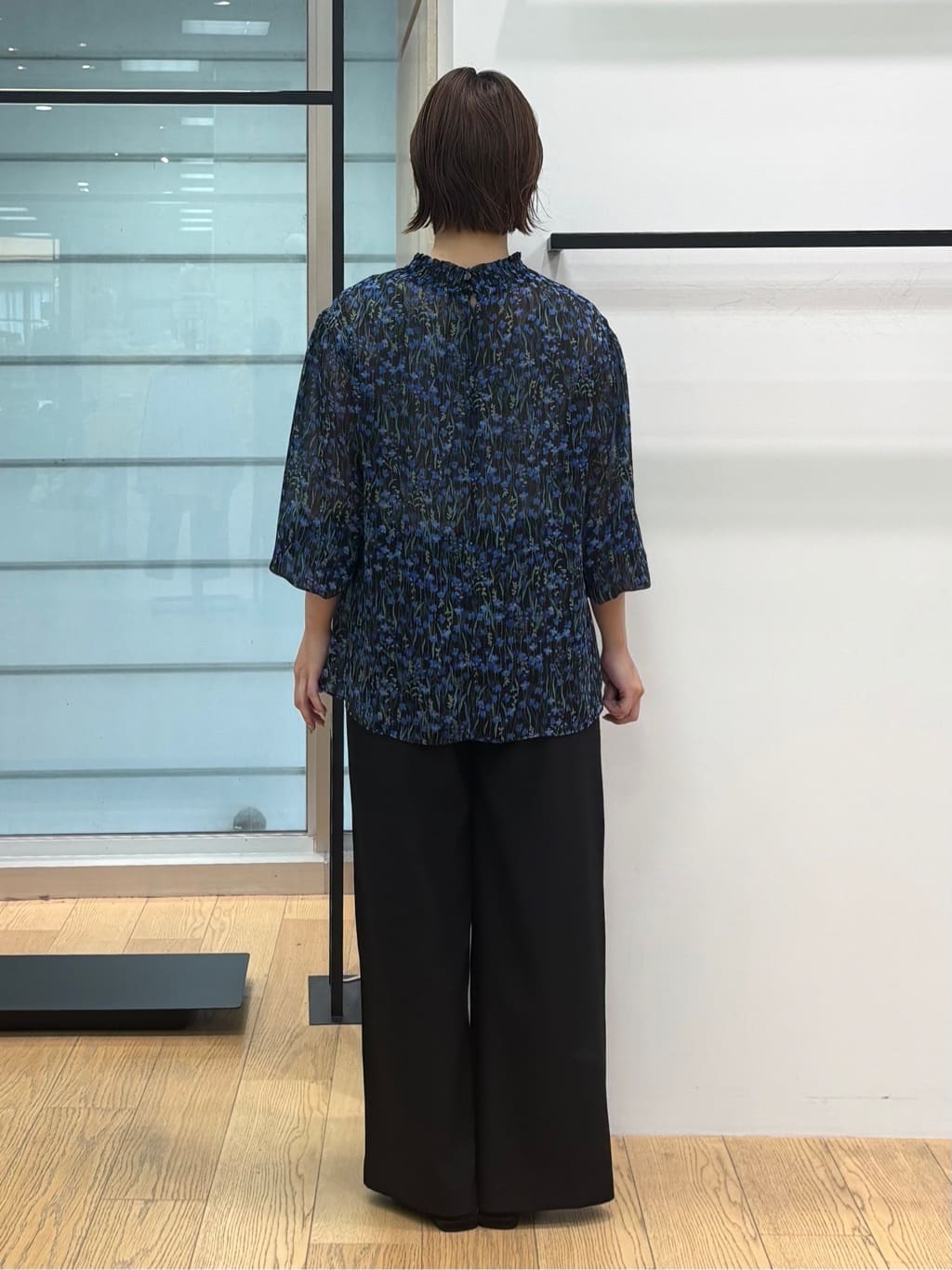 asamiさんの「INDIVI｜【UVケア／SETUP可能】エアリージョーゼット ワイドパンツ」を使ったコーディネート