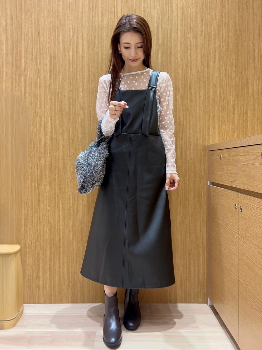 maiさんの「OPAQUE.CLIP｜チュールフラワー刺繍シアートップス【洗濯機OK】」を使ったコーディネート