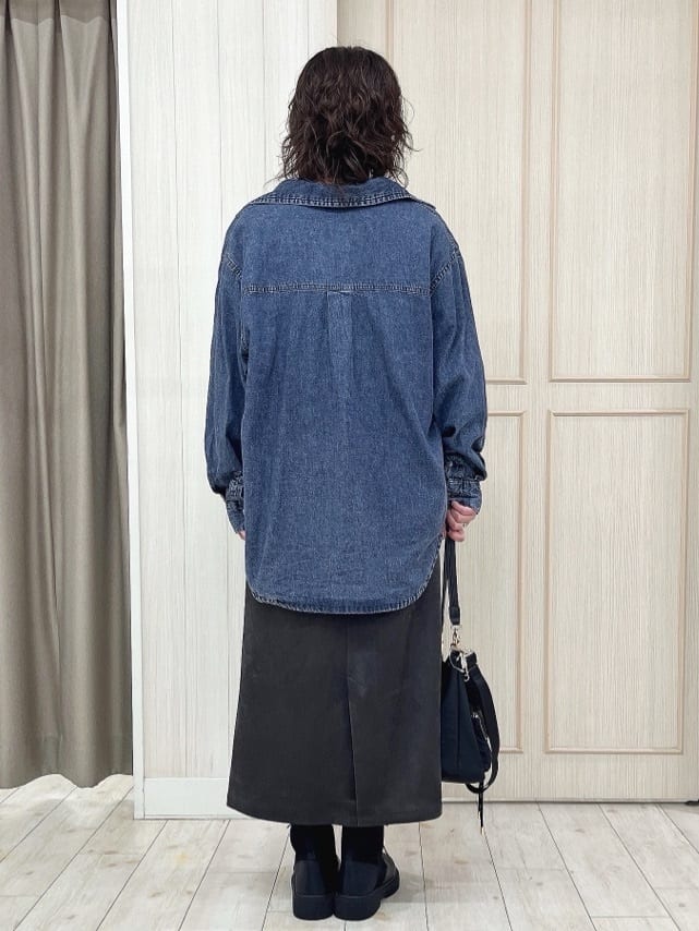 kaneさんの「SHOO･LA･RUE｜グラフィックアソート ベーシックロンT」を使ったコーディネート