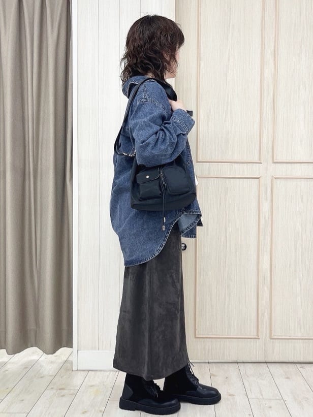 kaneさんの「SHOO･LA･RUE｜グラフィックアソート ベーシックロンT」を使ったコーディネート