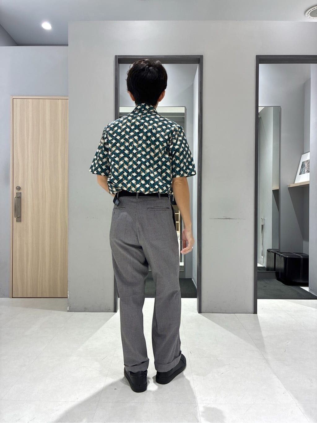 わいずみさんの「TAKEO KIKUCHI｜【COOL CITY WEAR】籠目アート柄 サッカーシャツ /通気性」を使ったコーディネート