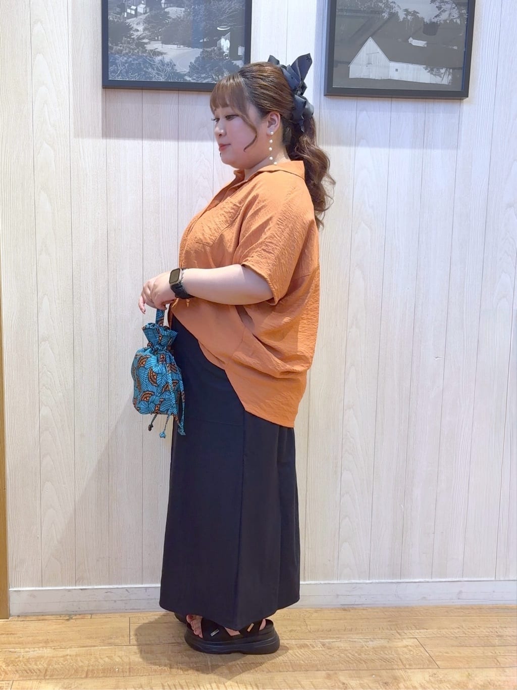 まやさんの「SHOO･LA･RUE｜【洗える/S-LL/5分袖】1枚でも羽織としても。さらさらドレープシャツ」を使ったコーディネート