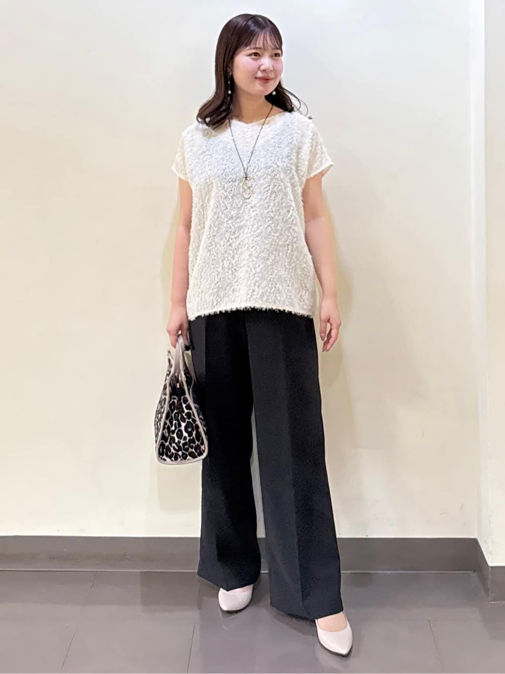 いくみさんの「UNTITLED｜【セットアップ可/洗える】フェザーフレンチスリーブブラウス」を使ったコーディネート