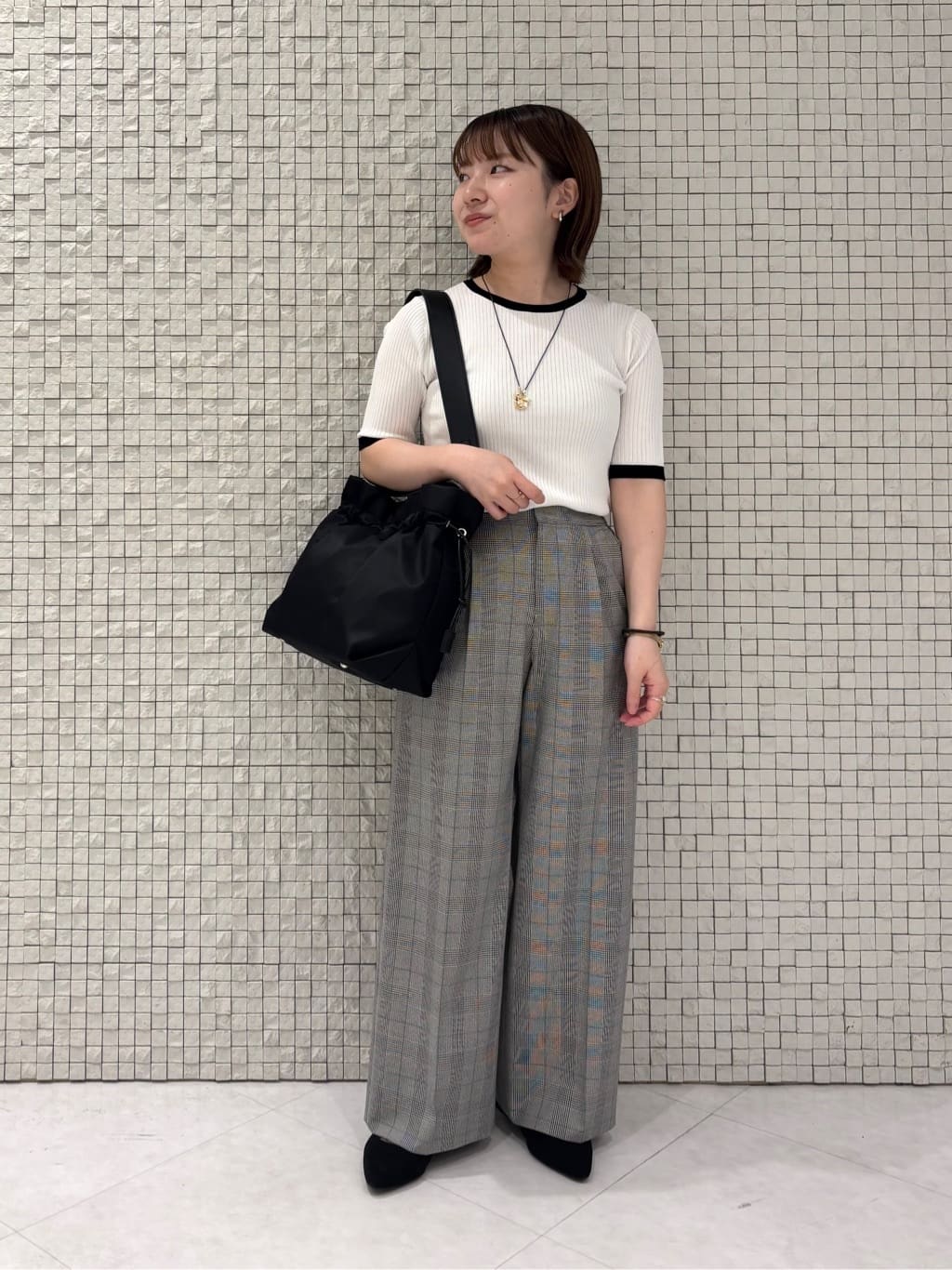 sakuさんの「INDIVI｜【褒められパンツ】ワンタックワイドパンツ」を使ったコーディネート
