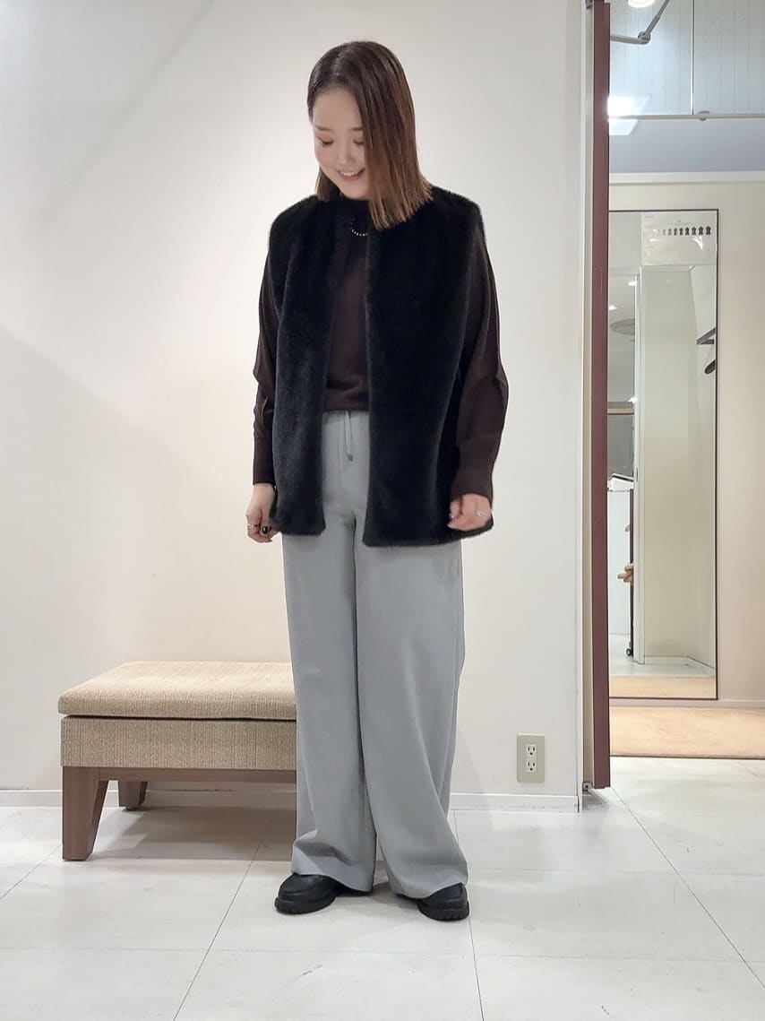 YUIさんの「UNTITLED｜【トレンド/ジレ】フェイクファーベスト」を使ったコーディネート