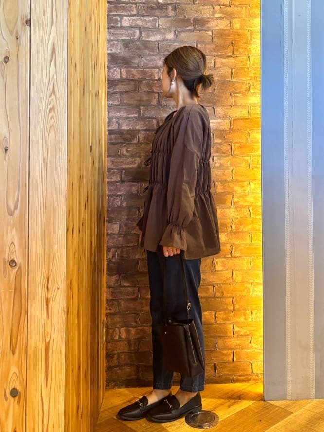 mieさんの「SHOO･LA･RUE｜シャーリングデザインブラウス」を使ったコーディネート