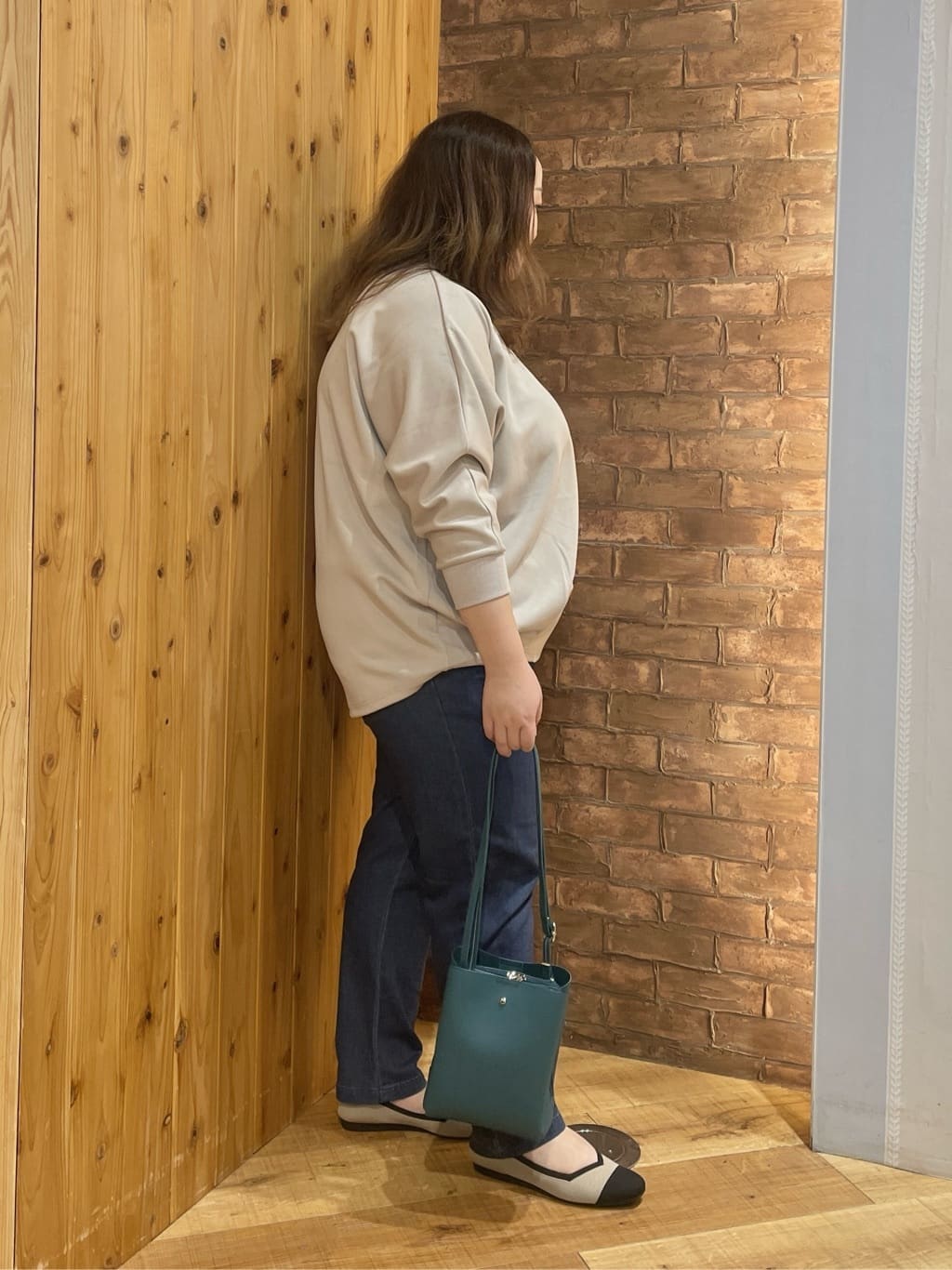 Risaさんの「SHOO･LA･RUE｜【高レビュー/SS-LL/美脚シルエット】自然に体型カバー イージーデニム テーパードパンツ」を使ったコーディネート