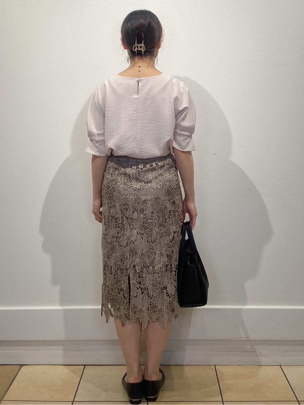 kimiさんの「index｜《8色展開／XS-LLサイズ》タックパフスリーブブラウス【洗濯機洗い可／吸水速乾／防シワ／抗ピル】」を使ったコーディネート