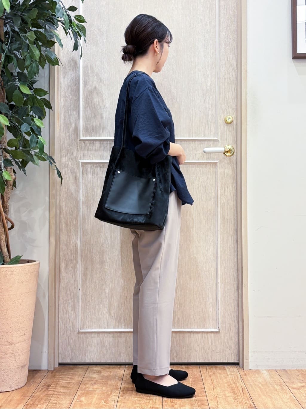 なみさんの「SHOO･LA･RUE｜【高レビュー/SS-LL/美脚シルエット】すっきりきれい見え テーパードパンツ」を使ったコーディネート