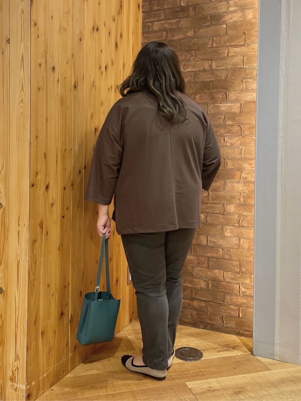 Risaさんの「SHOO･LA･RUE｜【高レビュー/SS-LL/美脚シルエット】自然に体型カバー イージーデニム テーパードパンツ」を使ったコーディネート