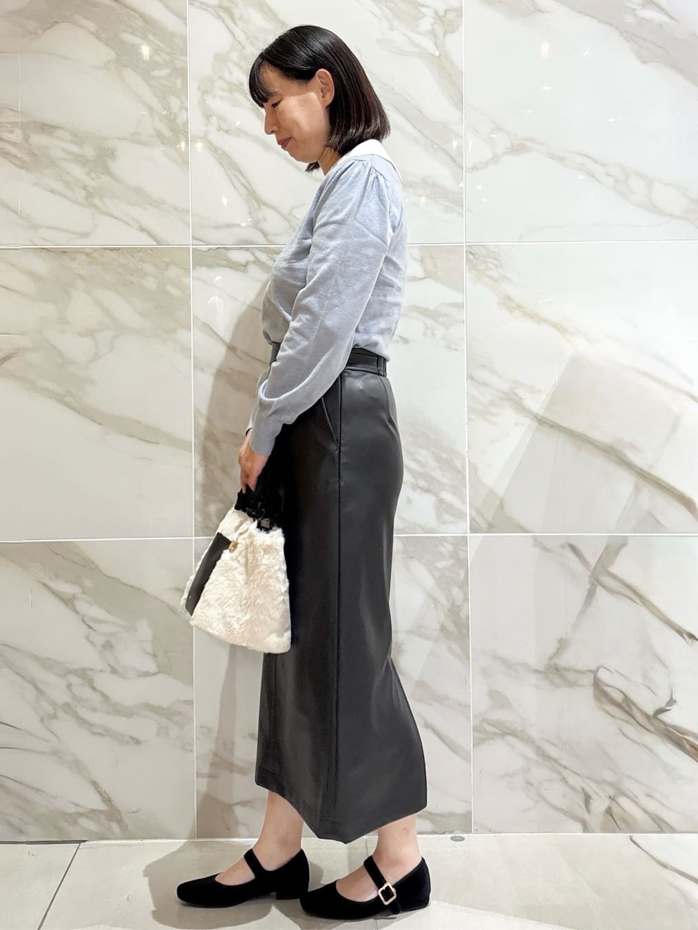 マキさんの「index｜レザー調ストレッチAラインロングスカート【洗える】」を使ったコーディネート
