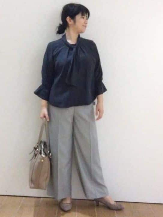 sakoさんの「Reflect｜【キレイめスタイル／通勤におすすめ◎】ボウタイシャンブレーカラーブラウス」を使ったコーディネート