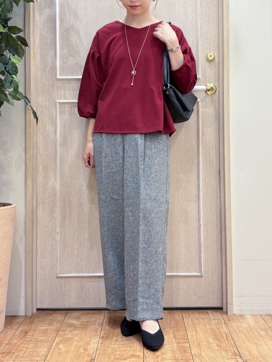 なみさんの「SHOO･LA･RUE｜【2点セット/7分袖】大人のきれい見え お袖タック入りアクセ付きトップス」を使ったコーディネート