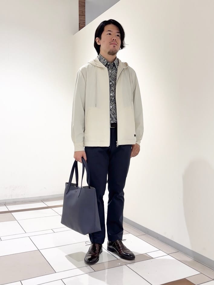 及川さんの「TAKEO KIKUCHI｜【3D ナイロン ストレッチ】ジップアップ フードブルゾン」を使ったコーディネート
