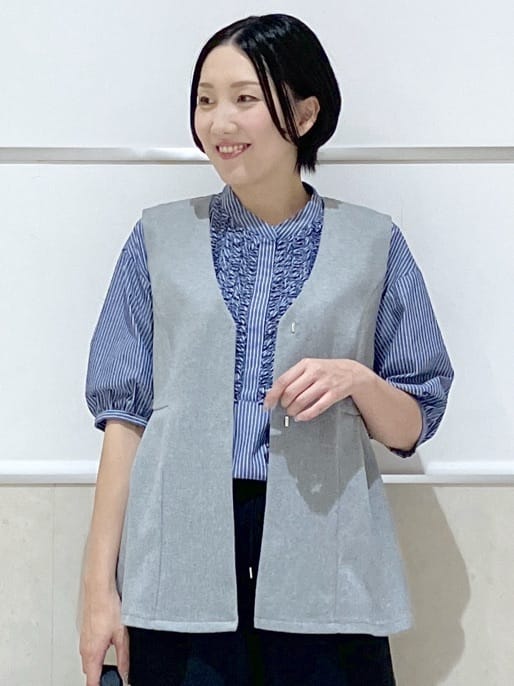 eriko さんの「Dessin｜【洗える】フリルバンドカラー五分袖ブラウス」を使ったコーディネート