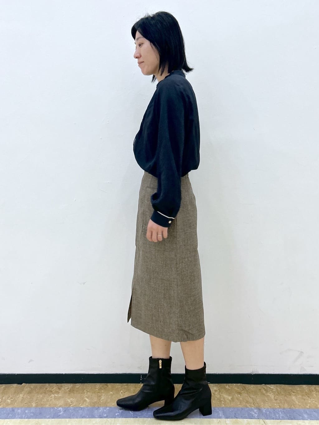 su.さんの「index｜タックデザインバンドカラーブラウス【洗濯機OK】」を使ったコーディネート