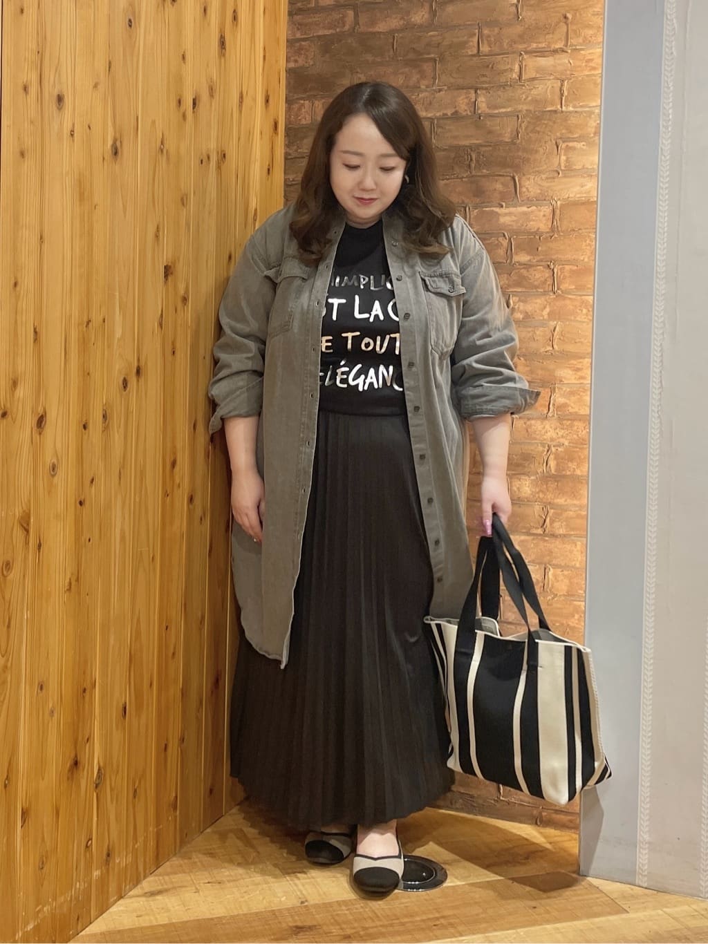 Risaさんの「SHOO･LA･RUE｜グラフィックアソート BIGロンT」を使ったコーディネート