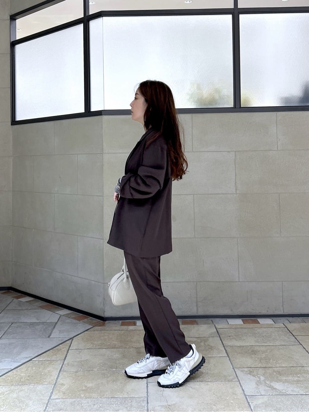 よねさんの「INDIVI｜Comfy SET UP｜イージーテーパードパンツ【セットアップ対応／通勤/カセット服】」を使ったコーディネート