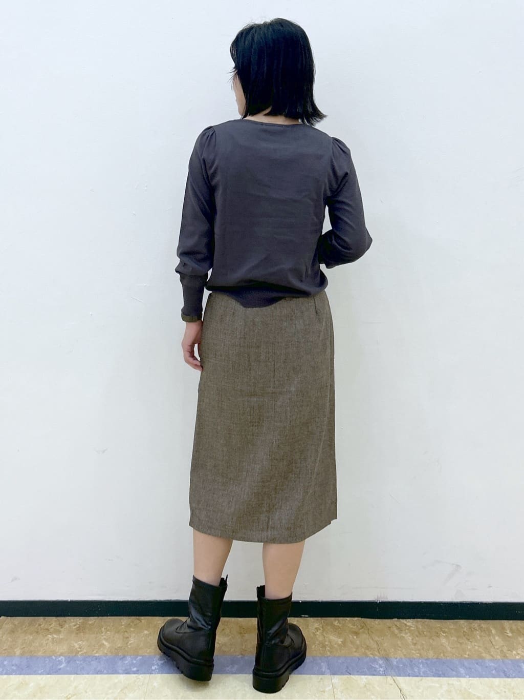 su.さんの「index｜パール調パーツ付きクルーネックニット【洗濯機OK】《8col／XS～3L》」を使ったコーディネート