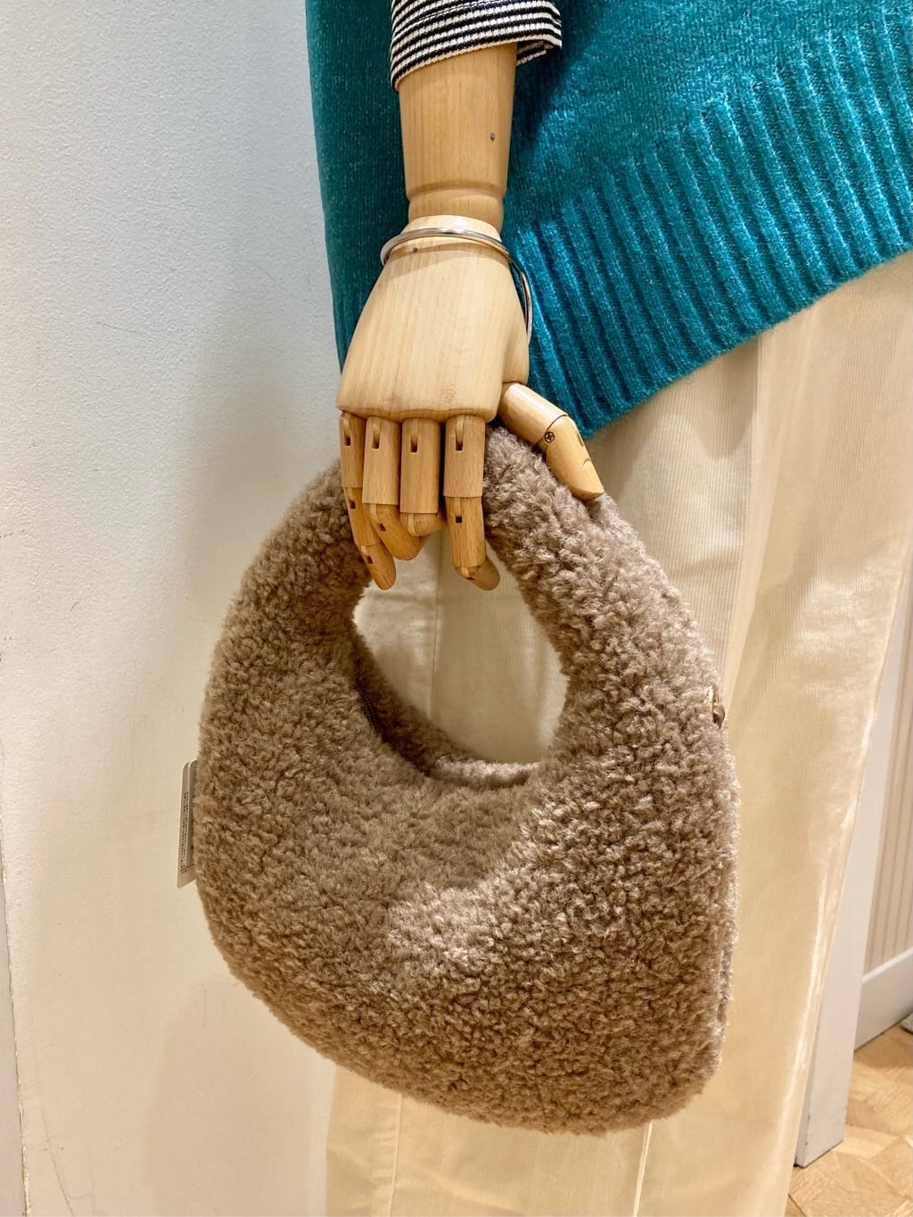 YAMAさんの「Dessin｜【2WAY・軽量】ボアBAG」を使ったコーディネート